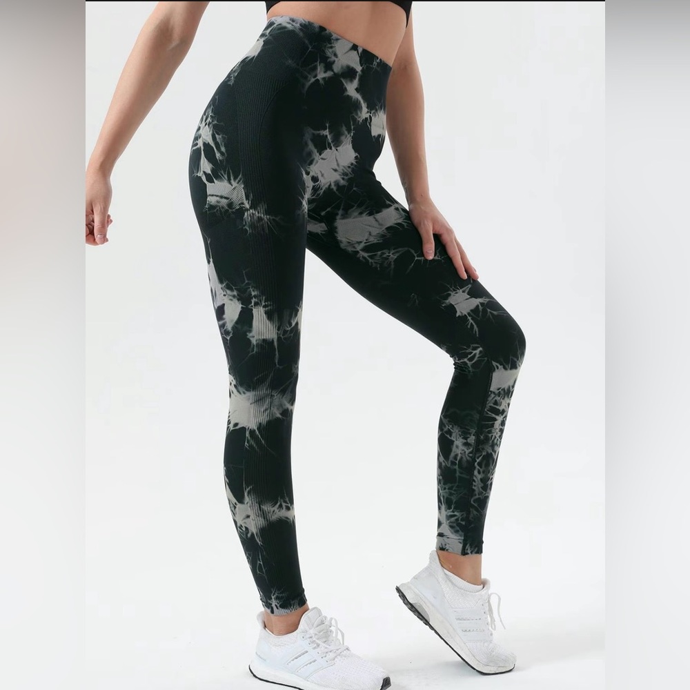 🆕 Black Tie Dye Scrunch Leggings XL